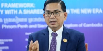 អ្នកជំនាញនយោបាយថា មានតែកម្ទេចសមត្ថភាពយោធាថៃ និងការដាក់សម្ពាធធ្ងន់ធ្ងរ ពីសហគមន៍អន្តរជាតិប៉ុណ្ណោះ ដែលអាចបញ្ឈប់សង្គ្រាមថៃ ឈ្លានពានបាន