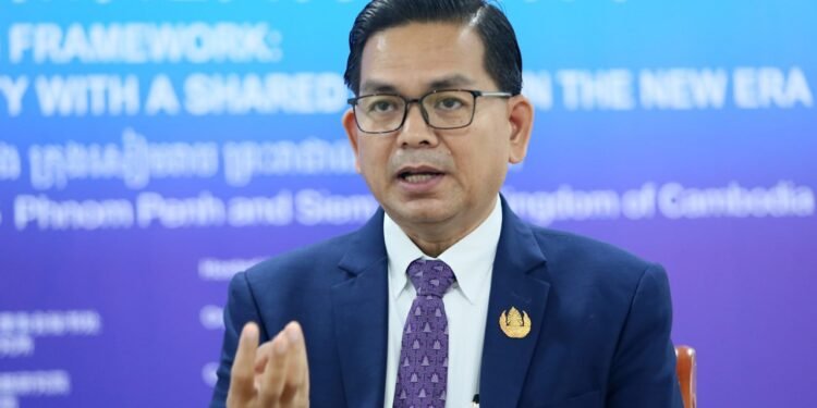 អ្នកជំនាញនយោបាយថា មានតែកម្ទេចសមត្ថភាពយោធាថៃ និងការដាក់សម្ពាធធ្ងន់ធ្ងរ ពីសហគមន៍អន្តរជាតិប៉ុណ្ណោះ ដែលអាចបញ្ឈប់សង្គ្រាមថៃ ឈ្លានពានបាន