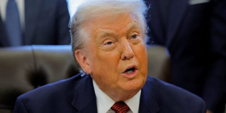 លោក ដូណាល ត្រាំ រំពឹងថា នៅថ្ងៃព្រហស្បតិ៍នេះ លោកនឹងទូរស័ព្ទ ទៅមេដឹកនាំកម្ពុជា និងថៃ ដើម្បីទាមទារ ឱ្យបញ្ឈប់ ការប៉ះទង្គិចគ្នាឡើងវិញ របស់ប្រទេសទាំងពីរ‎